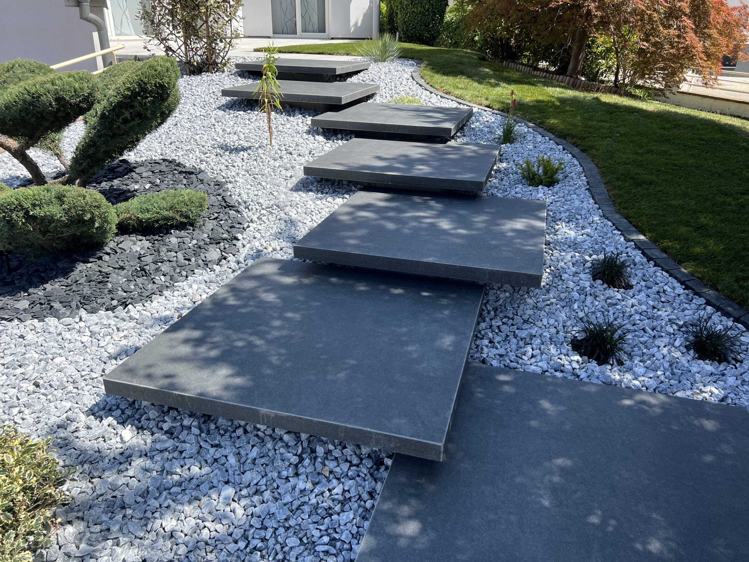 Bodenplatten Granit Nero Assoluto